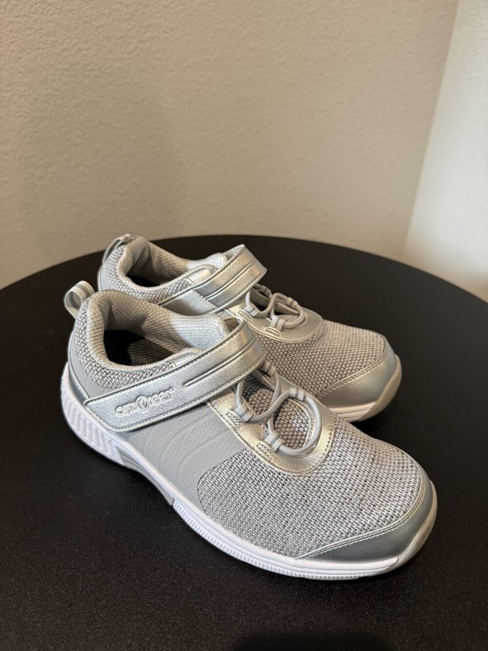 Orthofeet 832 Women's Silver Grey Strap Walking Shoes Size 7.5 Wide Orthopedic